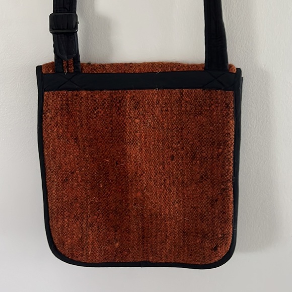 NEW 100% Wool Embroidered Crossbody Bag - Picture 3 of 10